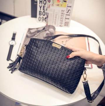 聚潮品牌2015新款编织女包 韩式风尚与实用主义的完美邂逅